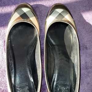 *~* Authentic Burberry flats 39.5 *~*